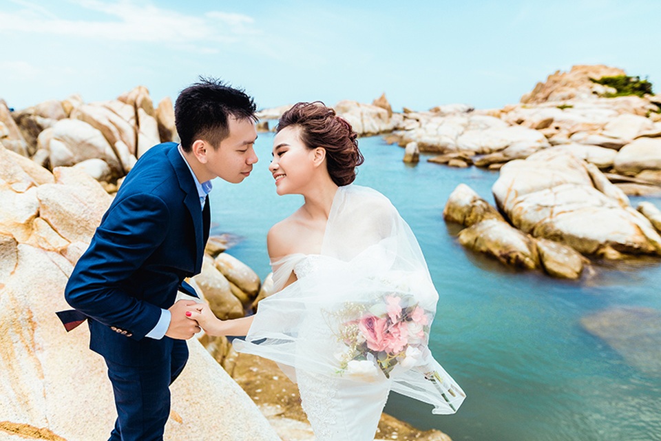 Chuyện tình của cặp đôi "oan gia" gắn bó hơn 10 năm - 8 Tháng 6/2016, Hiếu nhờ sự giúp sức của nhóm bạn thân để lên kế hoạch cầu hôn Diệu Anh. Cả nhóm lên đường đi du lịch ở Quảng Bình với bất ngờ lớn dành cho nàng.