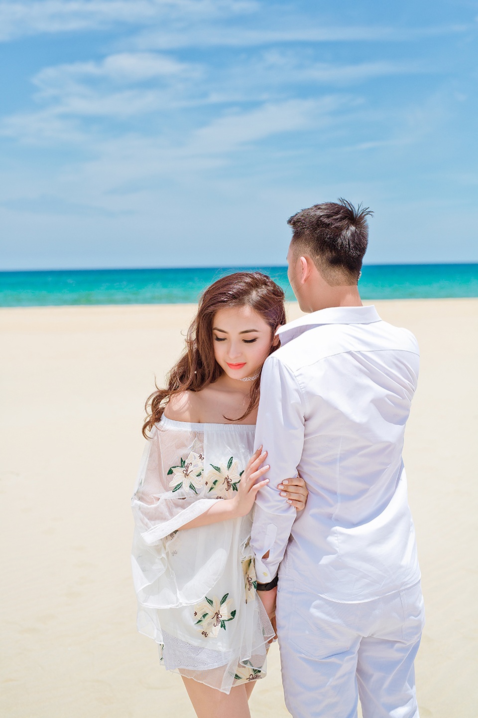 Ảnh cưới đẹp của cặp đôi được hứa gả từ thưở lên 5 - 8 Bên nhau chưa được bao lâu thì Yến phải quay về Nga cùng gia đình. Cặp đôi giữ lửa tình yêu bằng cách liên lạc, trò chuyện hàng ngày. Cách nhau hàng nghìn km, tình yêu mãnh liệt đã giúp họ xóa tan khoảng cách địa lý, chênh lệch múi giờ và các nét khác biệt trong văn hóa.