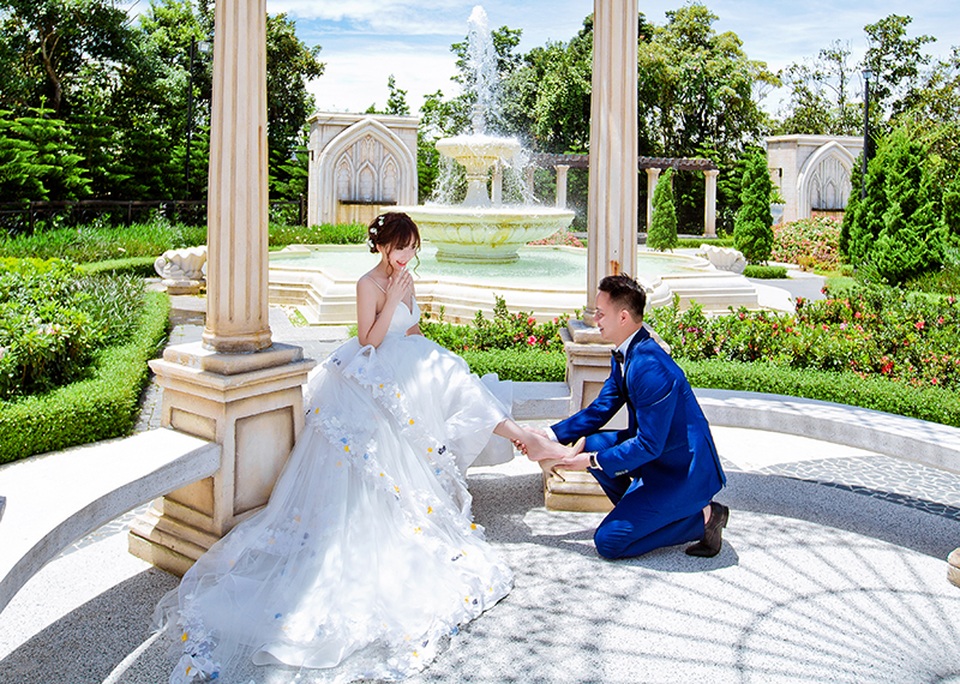 Ảnh cưới đẹp của cặp đôi được hứa gả từ thưở lên 5 - 3 Yến và Duy vẫn lớn lên bên cạnh nhau cho năm 2003, Yến theo gia đình sang Nga sinh sống và mất liên lạc với Duy từ đó.