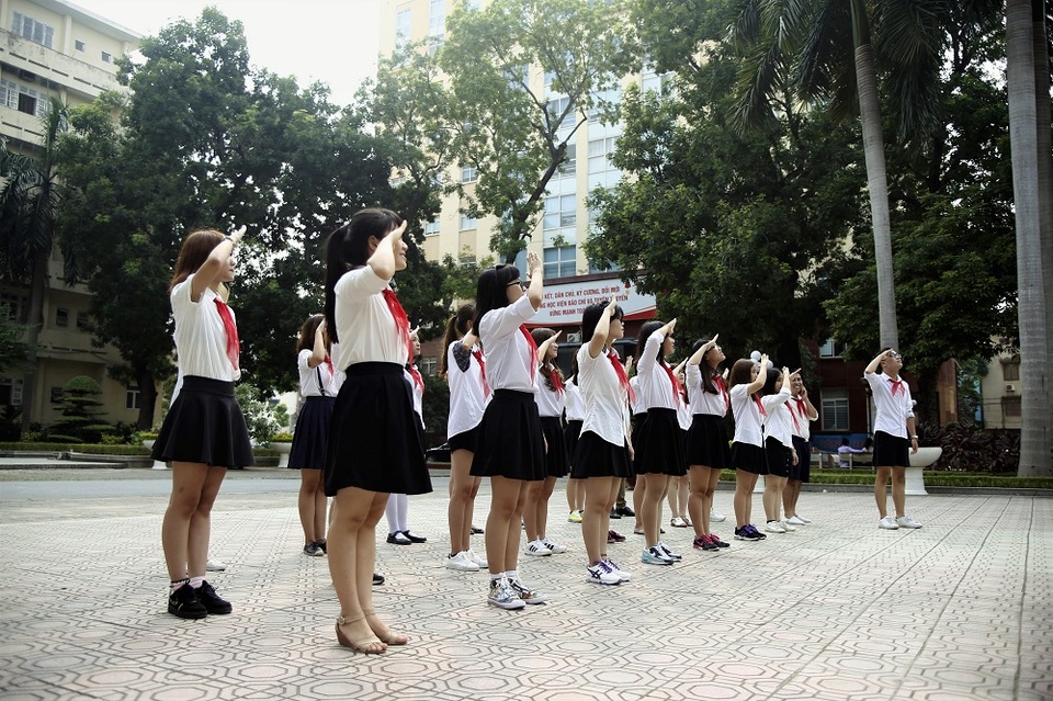 Chào cờ thứ 2 hàng tuần là ‘’đặc sản’’ riêng của sinh viên trường Báo