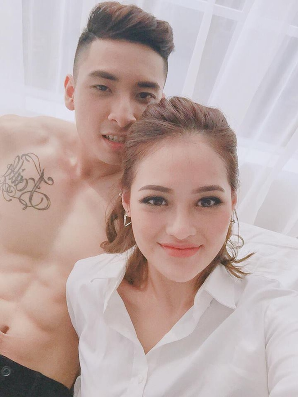 Thùy Anh “Bộ tứ 10A8” ngọt ngào bên bạn trai người mẫu - 7 Chuyện tình cảm của 2 người bắt đầu sau một cuộc gặp gỡ tình cờ tại quán cafe, Anh Vũ đã order cho Thùy Anh 1 chiếc bánh và 1 cốc nước, sau đó ra về. Vì bằng tuổi nhau nên cặp đôi có nhiều sở thích chung, cũng như có nhiều nét tương đồng trong suy nghĩ, tính cách.