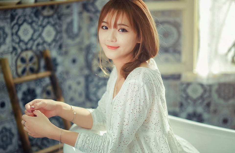 Bên cạnh việc kinh doanh, Hương vẫn thường xuyên nhận lời làm người mẫu ảnh.