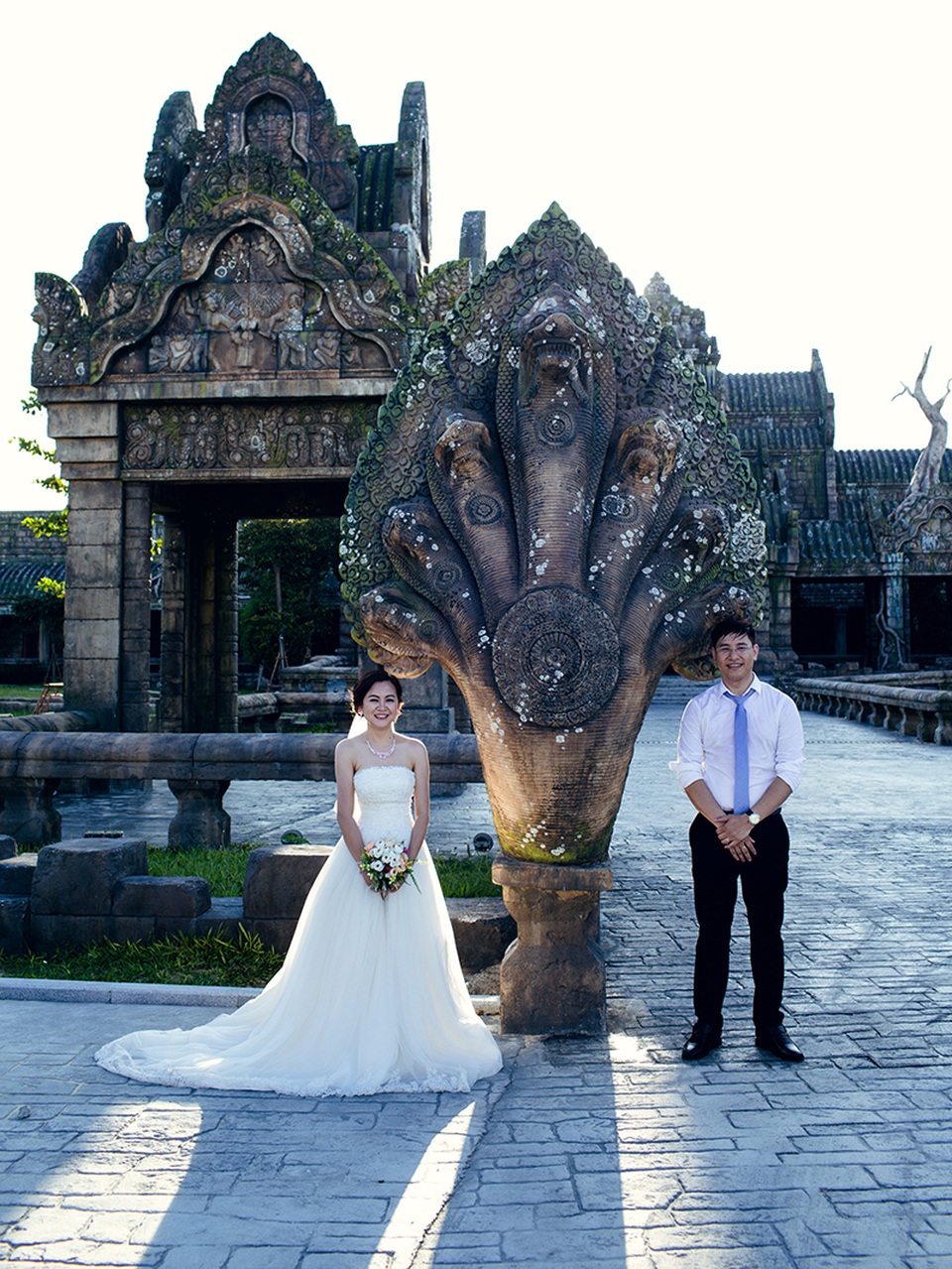 Ảnh cưới lãng mạn của cặp đôi "tỏ tình và cầu hôn 2 trong 1" - 5 Sau 4 tháng yêu, Thanh mới chính thức ngỏ lời tỏ tình với bạn gái, và đó cũng là lời cầu hôn cùng lúc. Khi nhận được lời cầu hôn của anh Thanh, chị Huyền khá bất ngờ nhưng chị cảm thấy mọi thứ rất tự nhiên.