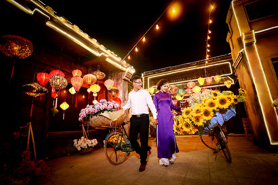 
Cô chia sẻ thêm: “Dự định gần nhất của mình là đảm bảo tốt công việc tại công ty, sử dụng tiếng Anh thành thạo phấn đấu cho vị trí quản lý, và tất nhiên sẽ hỗ trợ chồng trong công việc và cuộc sống”.
