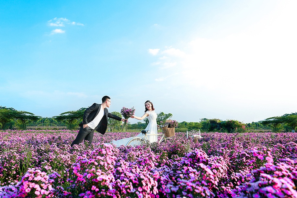 Hiện nay, Hằng phụ trách PR – Marketing cho một doanh nghiệp lĩnh vực xây dựng, bên cạnh đó trong thời gian rảnh cô vẫn cộng tác với Đài truyền hình trong một số chương trình và dạy học MC nhí – Kỹ năng giao tiếp cho các bạn nhỏ.