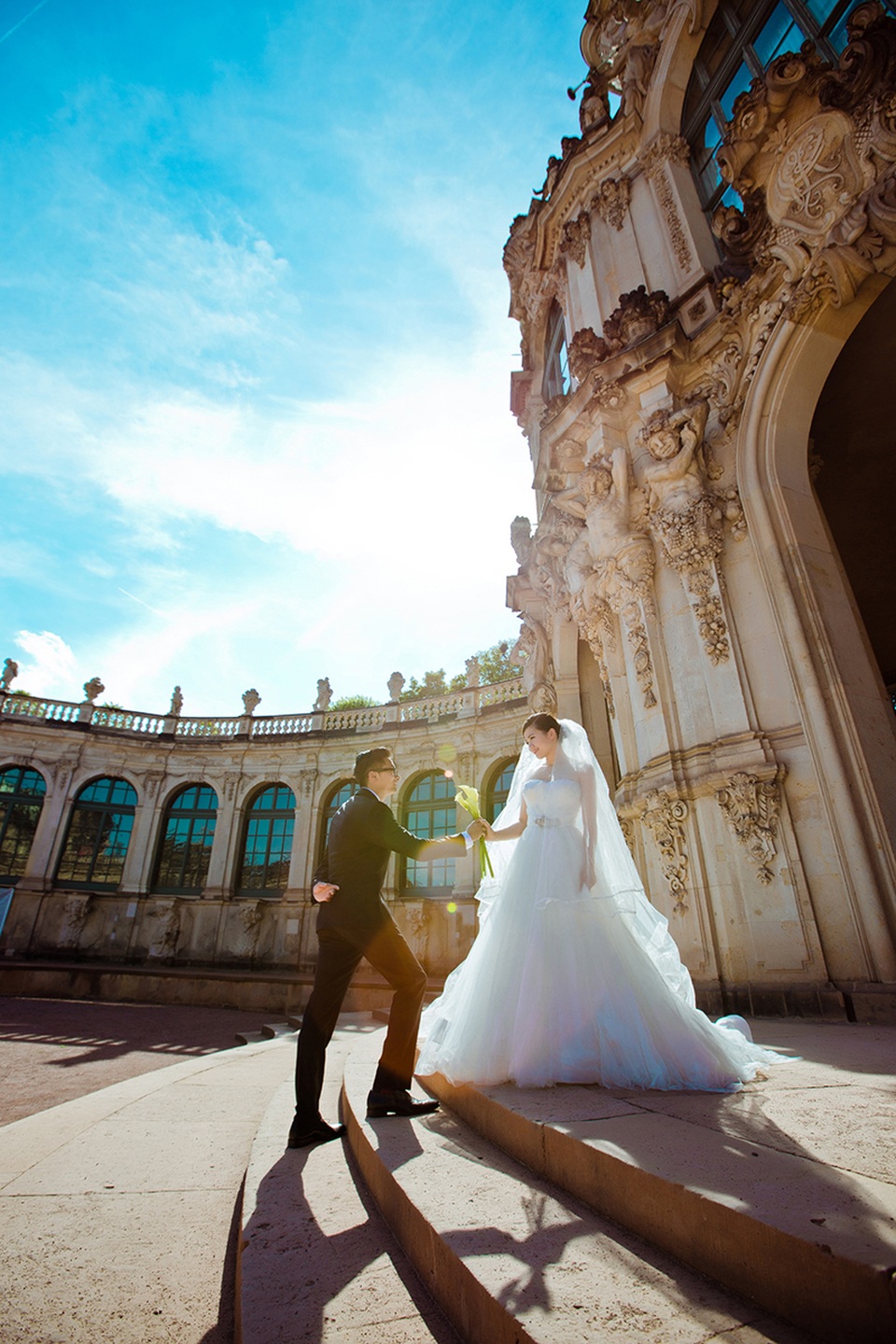 Ảnh cưới lãng mạn ở Berlin của cặp đôi Việt kiều Đức - 4
Lên đại học, Minh Thư học tại một ngôi trường cách Berlin hơn 200 km. Thời gian yêu xa, cả hai liên lạc tin nhắn, điện thoại để giữ lửa tình yêu.