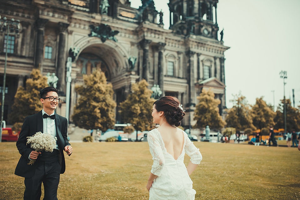 Ảnh cưới lãng mạn ở Berlin của cặp đôi Việt kiều Đức - 7 Trong suốt 8 năm yêu nhau, tình yêu của họ gặp không ít khó khăn, đặc biệt là sau mỗi lần thay đổi môi trường học tập, công tác.