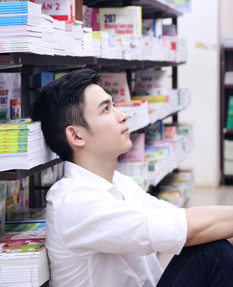 "Soái ca" phát thanh viên: "365 ngày, ngày nào cũng là của phái đẹp" - 2
Với ngoại hình ăn ảnh, Hải Dương lọt vào mắt xanh của nhiều chuyên gia thời trang và điện ảnh. Mới đây, anh nhận lời đóng vai quân nhân trong bộ phim “Sứ mệnh trái tim” của vợ chồng Đức Thịnh - Thanh Thuý.