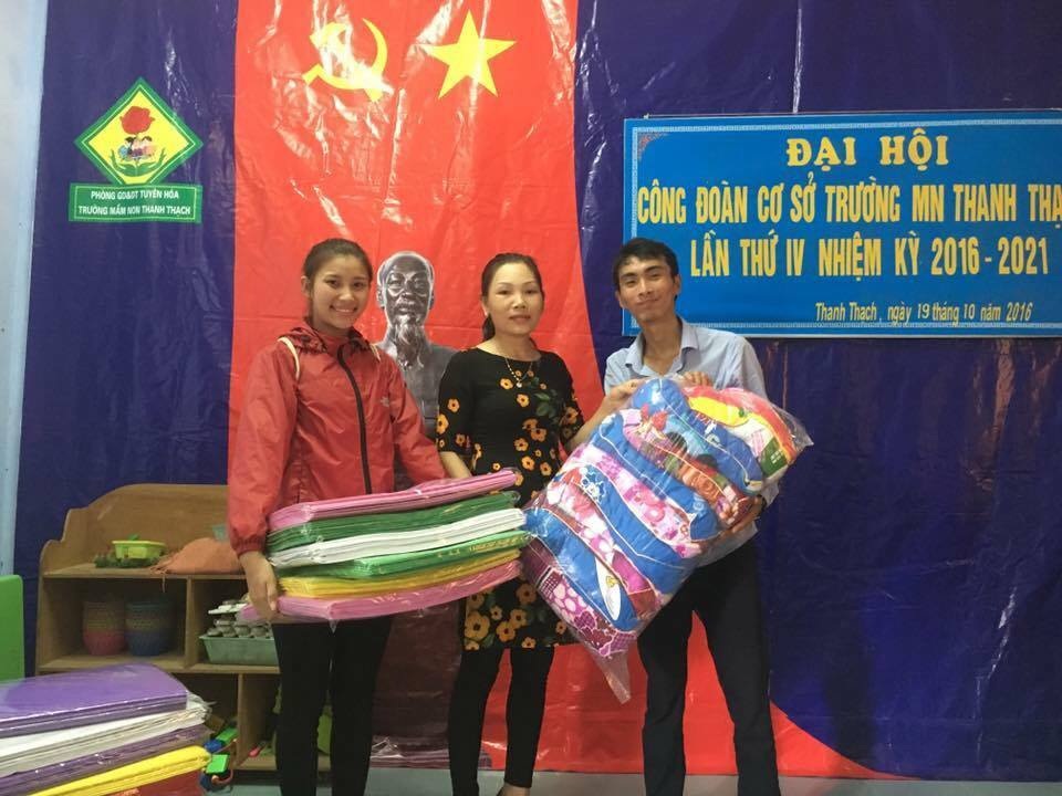 Rủi ro trên đường tình nguyện - 3 Anh Bảo Ngọc đã tham gia nhiều chuyến tình nguyện về giúp đỡ đồng bào miền Trung trong những ngày qua.