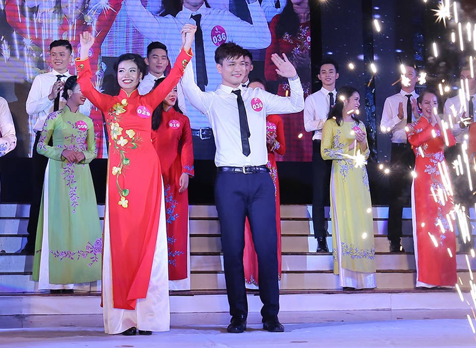 Trần Thị Khánh Minh và Nguyễn Đình Nam đăng quang trong đêm chung kết Tài sắc Phương Đông 2016.