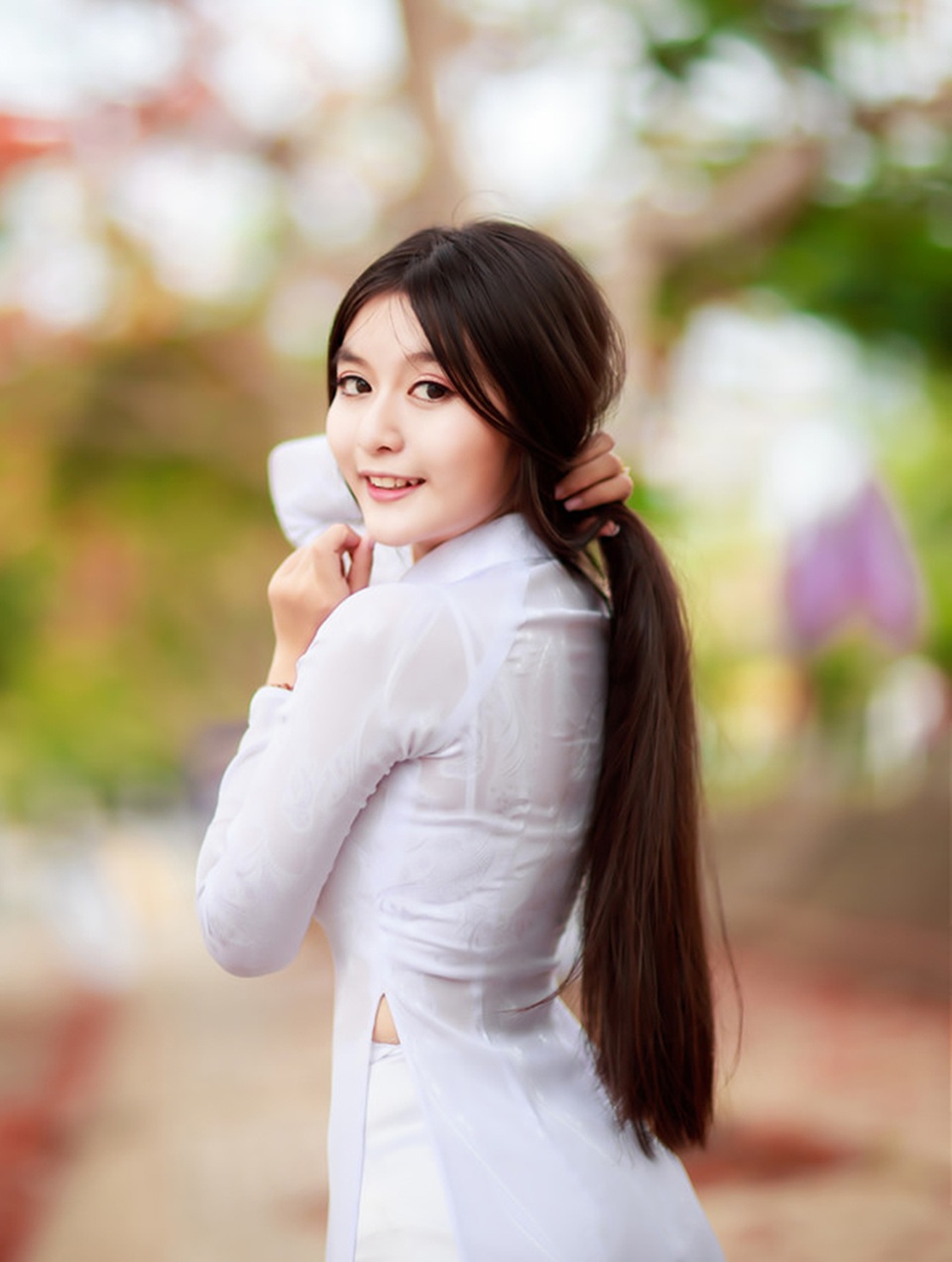 “Hot girl mắt to” sinh năm 1999 đóng phim từ khi 5 tuổi - 8 Cô có đôi mắt to như búp bê.