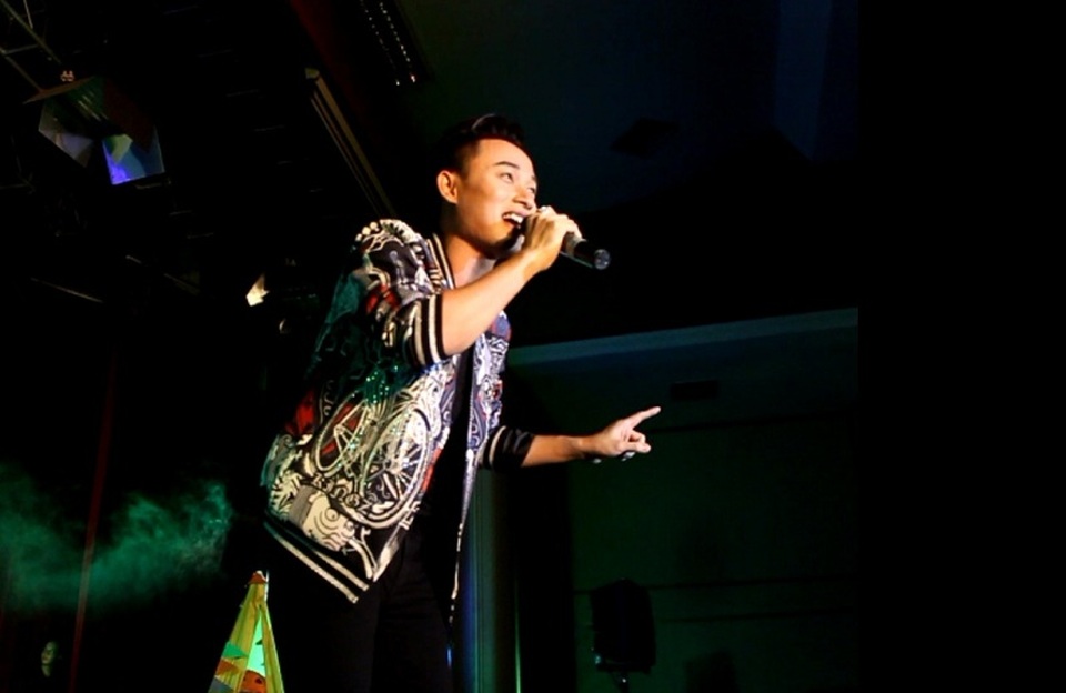 Anh cháy hết mình trên sân khấu