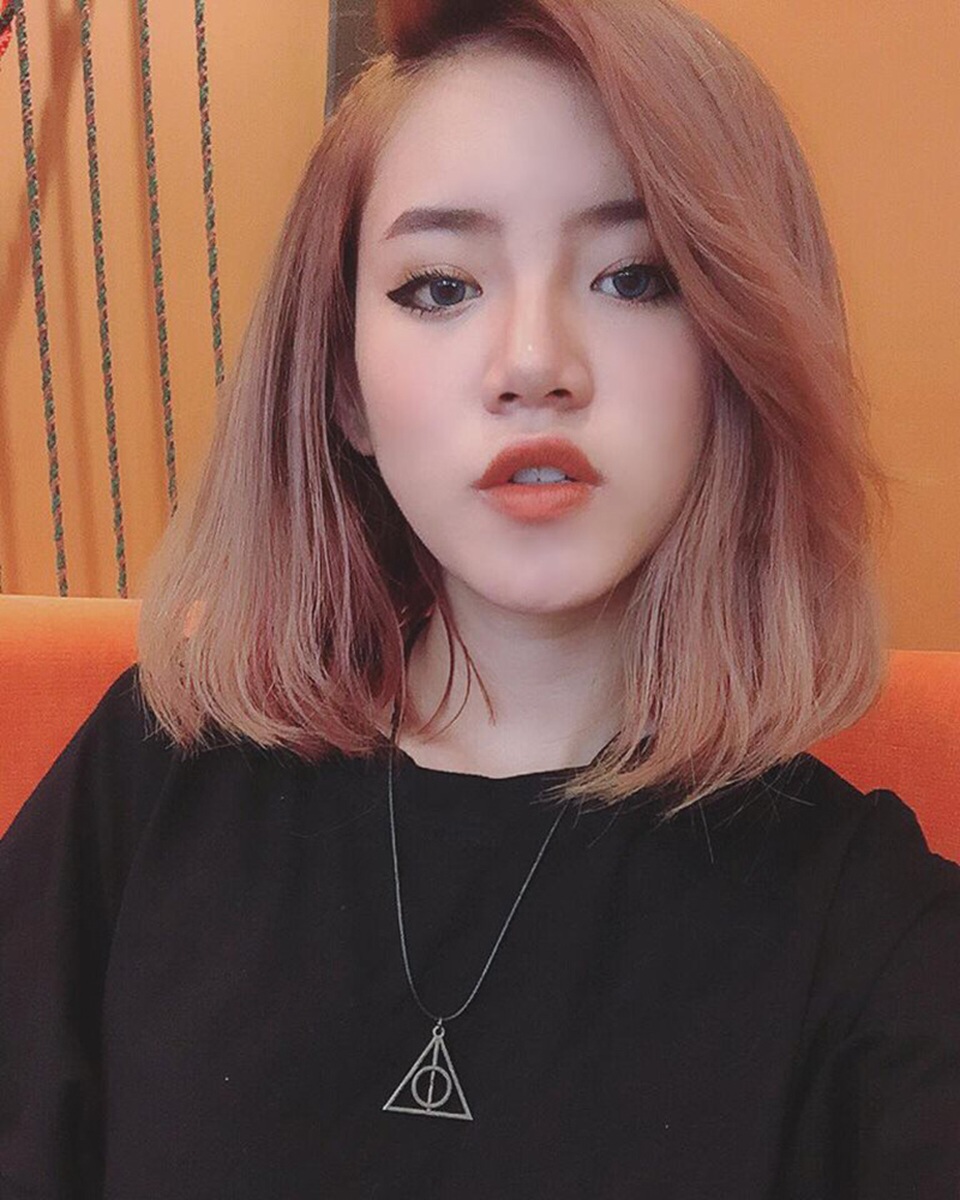 Cô rất chăm chút cho ngoại hình của mình, đặc biệt là mái tóc. Thuỳ Trâm đã biến đổi bản thân với rất nhiều kiểu tóc và màu tóc khác nhau tới mức khó đếm nổi.