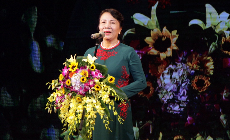 Thứ trưởng Bộ GDĐT Nguyễn Thị Nghĩa phát biểu tại lễ trao giải chương trình “Tri thức trẻ vì giáo dục” 2016