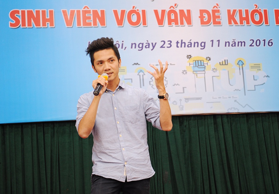 Anh Võ Ngọc Quí - giám đốc công ty khởi nghiệp cũng là cựu sinh viên ĐH Quốc gia chia sẻ bí quyết thành công với các bạn sinh viên.