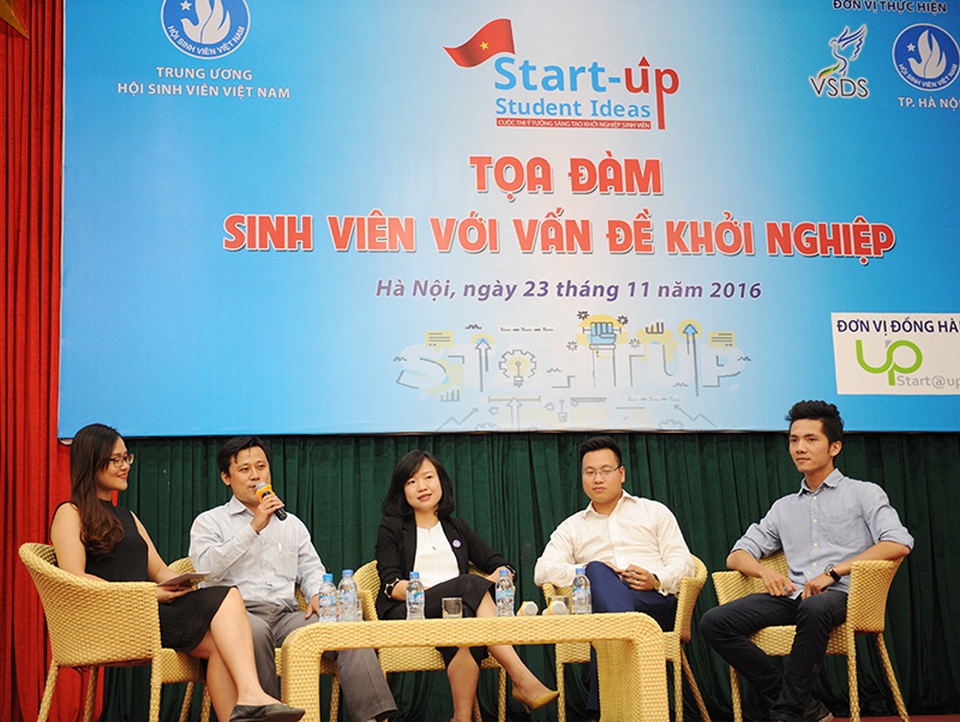 Các doanh nghiệp khởi nghiệp thành công chia sẻ kinh nghiệm với các bạn sinh viên Hà Nội.