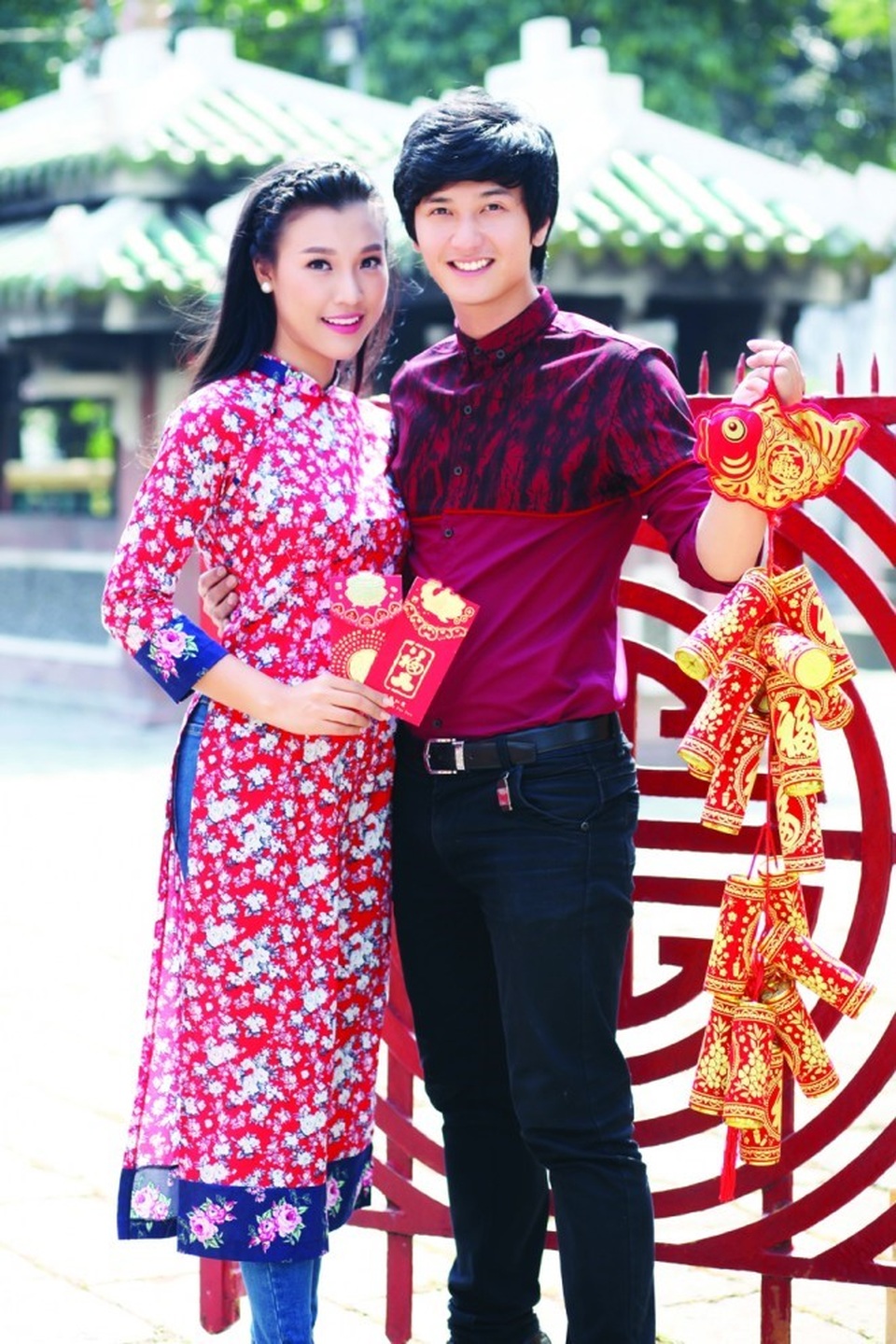 Màn hùng biện xúc động về tình yêu của nữ MC hút triệu lượt xem - 2 Hình ảnh hạnh phúc của cặp đôi Hoàng Oanh - Huỳnh Anh