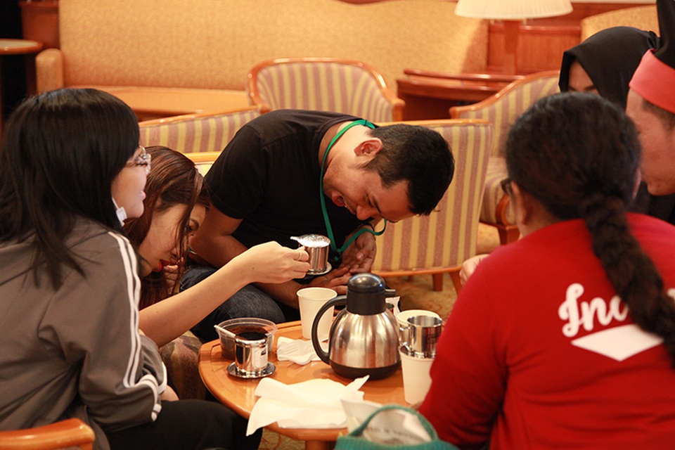 Các nhóm đều rất chăm chú và cẩn thận trong từng bước để có được sản phẩm thật ngon