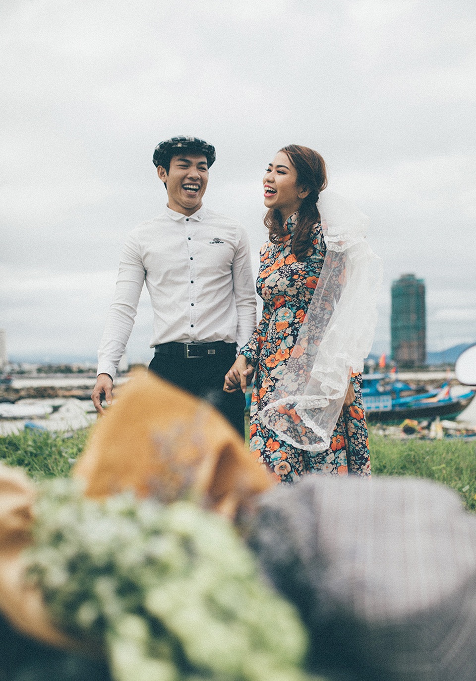 Chuyện tình "kịch tính" từ yêu đến cưới chỉ vẻn vẹn... 4 tháng - 1
Nguyễn Thị Tiên Nữ (sinh năm 1993) và Đoàn Thanh Quý (sinh năm 1990, cùng ở Quảng Ngãi) lần đầu gặp mặt trong cuộc thi Nông dân đua tài tại địa phương.