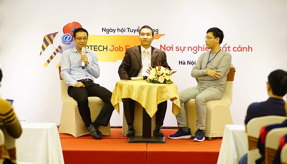 Hội thảo “Industry 4.0: Cưỡi trên sóng hay chìm trong sóng?”