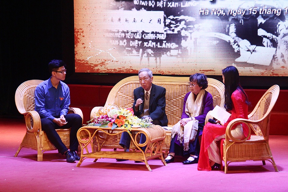 Buổi giao lưu “Ký ức Hà Nội - Mùa đông năm 1946” với sự tham gia của các cựu chiến binh, thanh niên xung phong, dân quân tự vệ năm xưa và đoàn viên, thanh thiếu nhi Thủ đô.