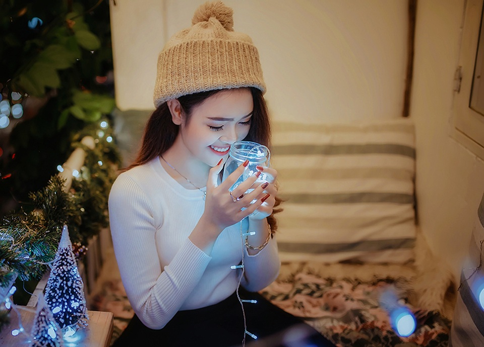 Thơ từng giành giải nhất “Tiếng hát sinh viên” quận Thủ Đức - TP.HCM và tham gia một cộng đồng ca hát online.