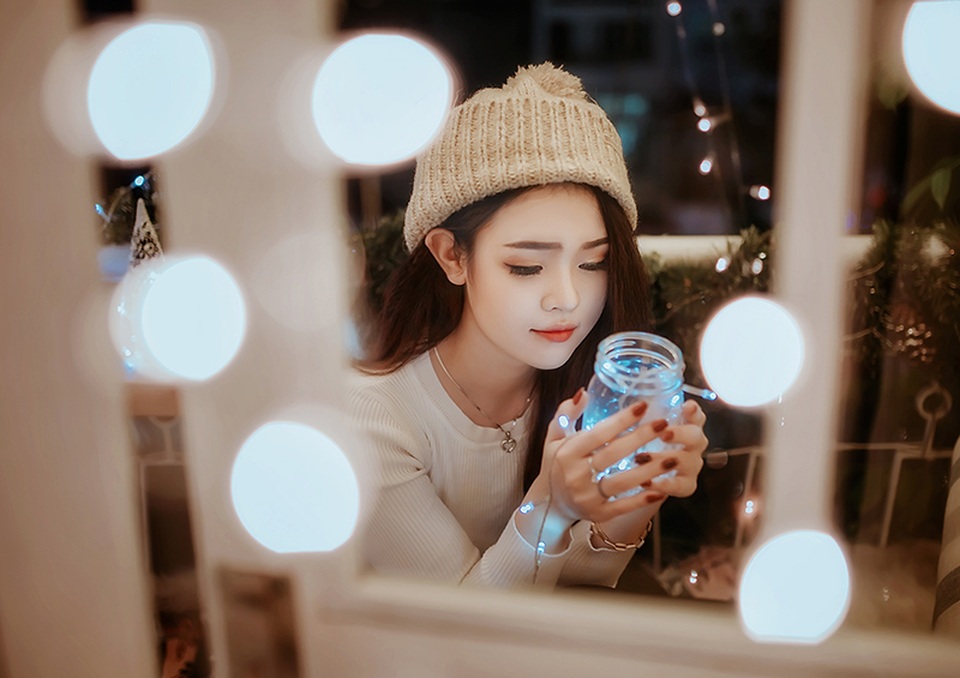 Như Thơ khá nổi tiếng trên mạng xã hội cùng với bạn trai là một Việt kiều Na Uy. Cặp đôi yêu xa này có hàng ngàn fan trên mạng xã hội.