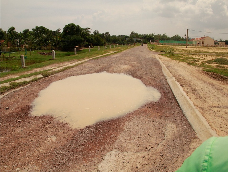 Đường xuống cấp...