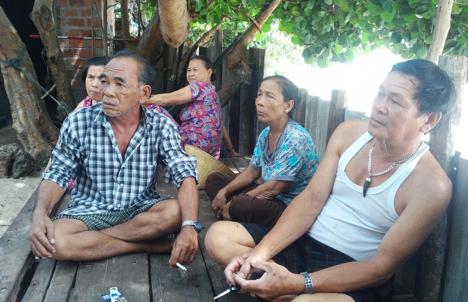 Những khu tái định cư không ai... định cư - 5 Người dân thôn Trung Lương không di dời đến khu TĐC mới vì xem nhẹ triều cường, phần vì không có tiền xây nhà ở nơi ở mới sẵn sàng đối diện với triều cường đe dọa.
