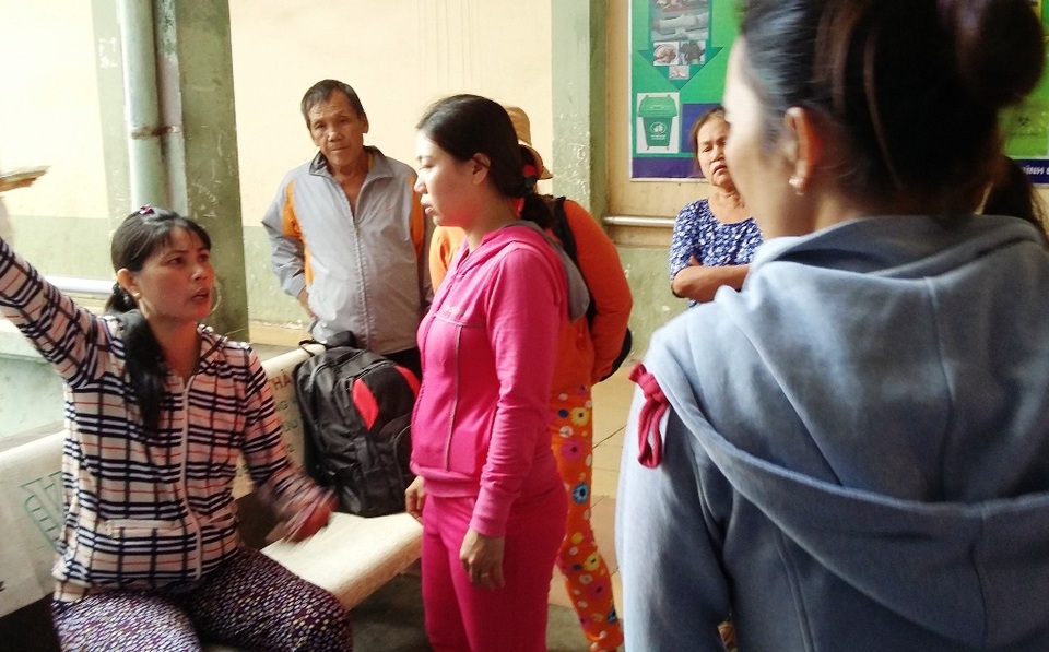 Vụ sản phụ tử vong ở Bình Định: Người thân tố bác sĩ tắc trách? - 1 Người thân sản phụ L. yêu cầu mổ giám định tử thi để tìm ra nguyên nhân cái chết bất thường của người mẹ xấu số
