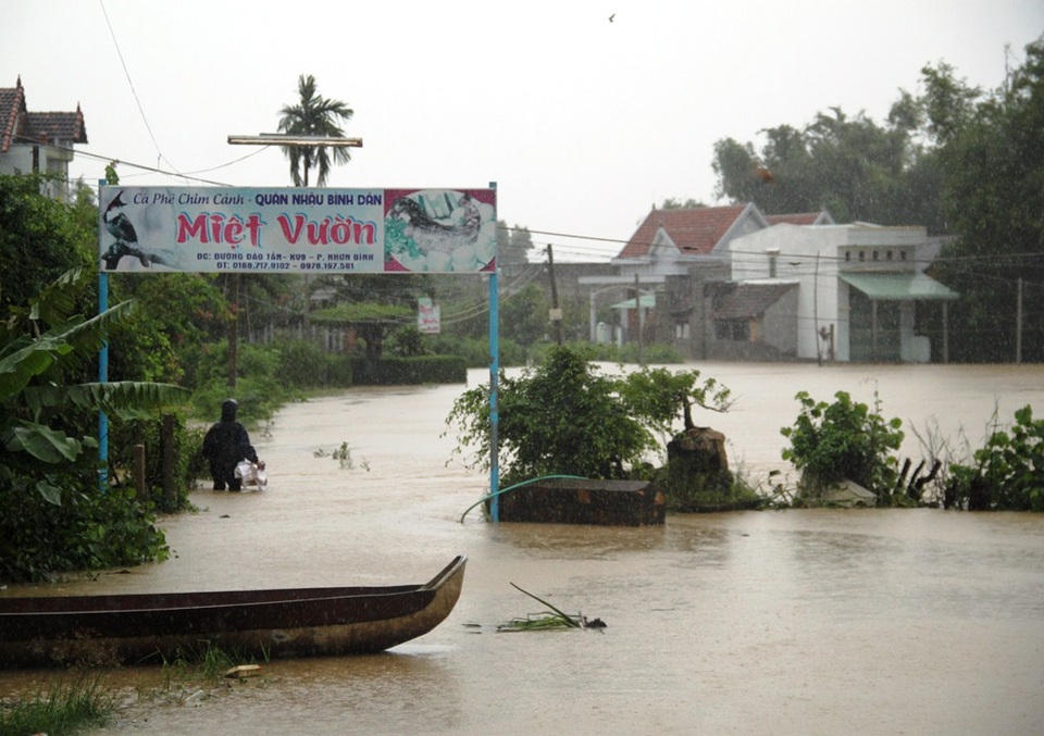Mênh mông trong nước lũ