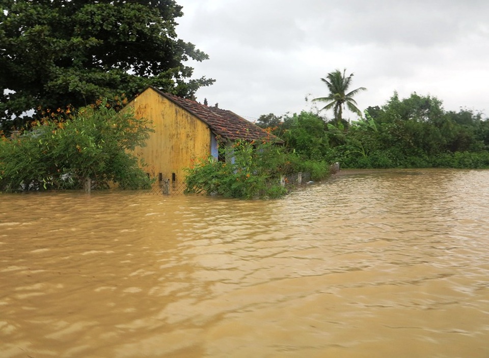 Còn ở đồng bằng nước gây ngập hàng nghìn nhà dân