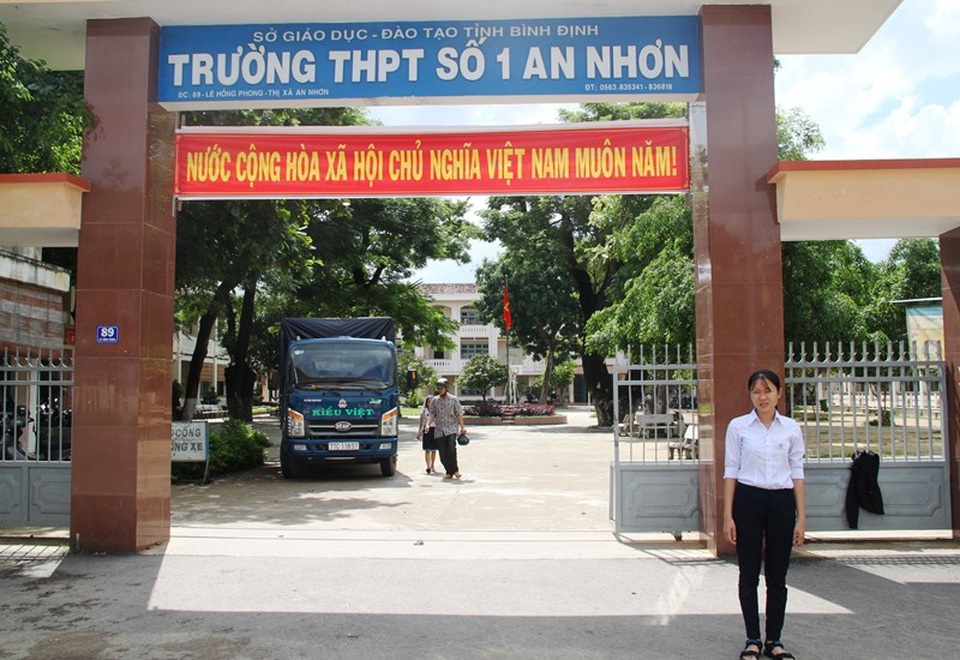 Ngôi trường mà Thư đang học tập theo đuổi ước mơ nhưng đường đến hiện thực còn rất xa...