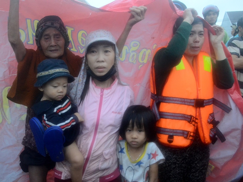 Nước rút người dân Phú Yên dắt nhau về nhà 