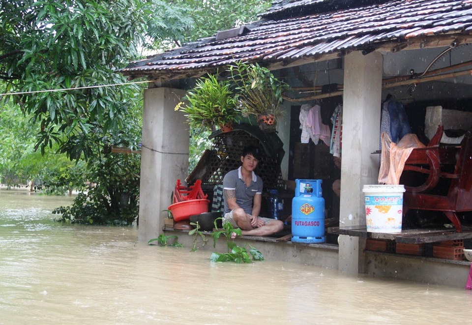 
Hàng nghìn hộ dân tỉnh Bình Định do lũ dâng cao trong đêm
