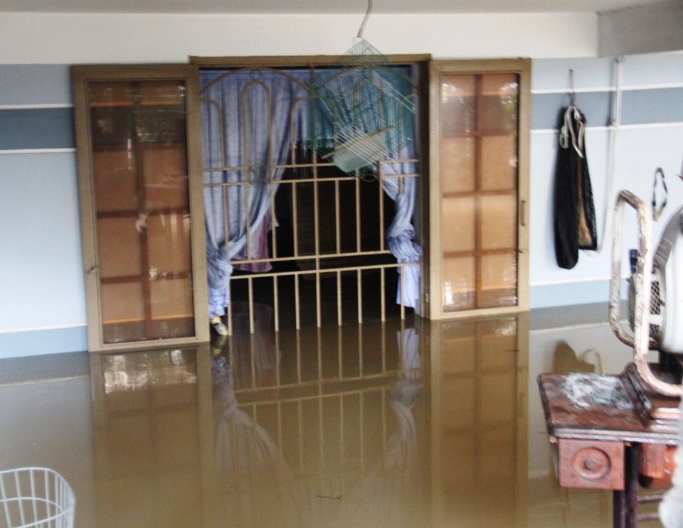 Dân trắng đêm chạy lũ, hàng nghìn người chờ được tiếp tế lương thực - 6