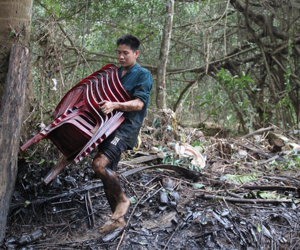Anh Phú dọn dẹp đã hơn 2 ngày vẫn chưa xong