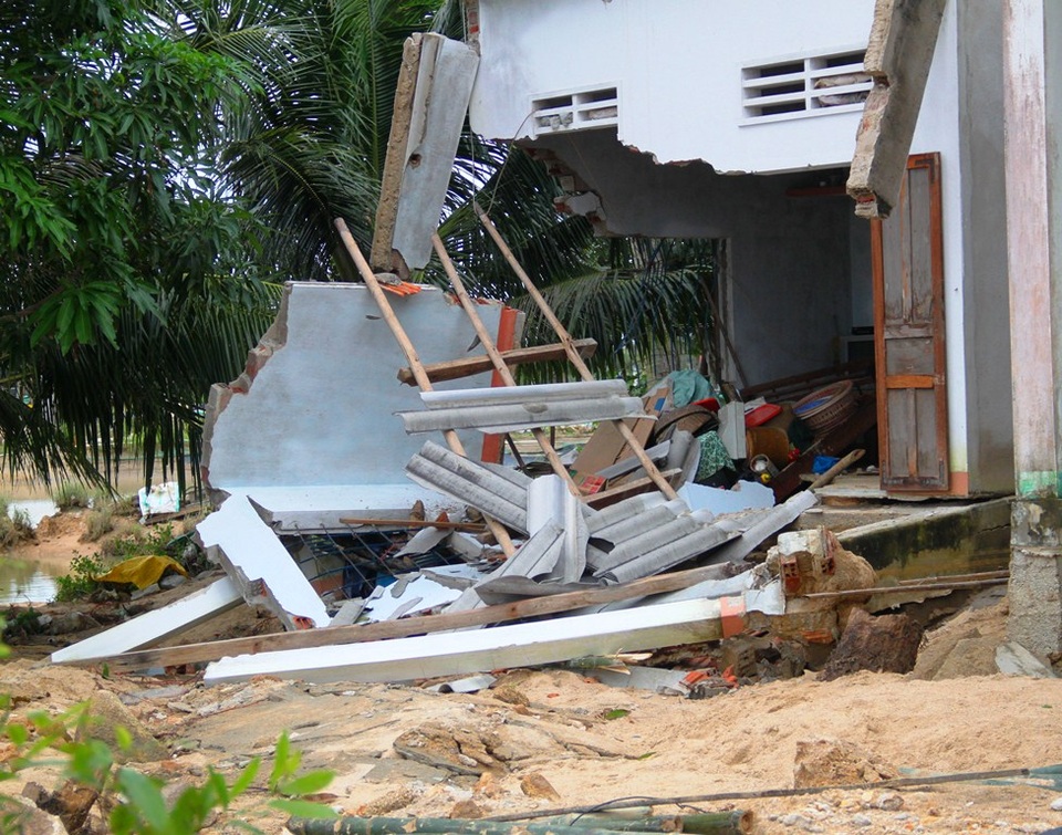 Huyện Phù Mỹ (Bình Định) có 23 nhà nhập thì riêng thôn An Xuyên 3, xã Mỹ Chánh có 11 nhà sập gần như hoàn toàn, 4 nhà sập vách hư hỏng nặng