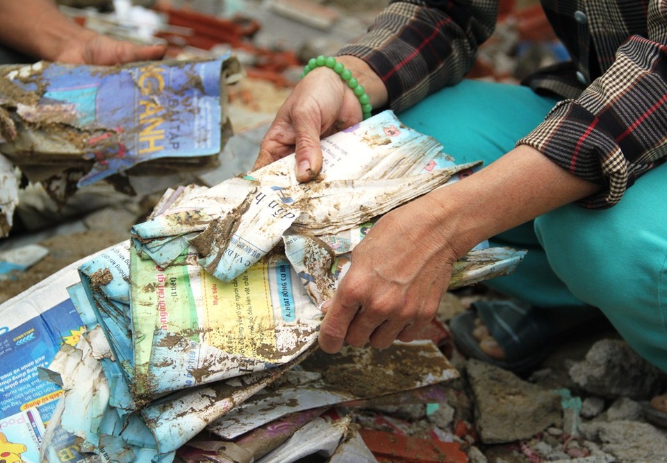 
Lũ đã cuốn trôi hoặc làm hư hỏng sách vở của khoảng 1/4 số học sinh phổ thông các cấp.
