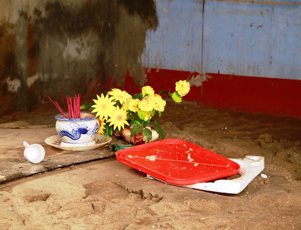 
Nhiều nhà sập tan hoang
