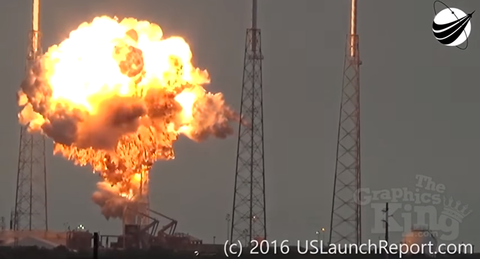 Thợ săn UFO phỏng đoán người ngoài hành tinh bắn cháy tên lửa Mỹ - 1 Tên lửa Falcon 9 phát nổ hôm 1/9 (Ảnh: Sputnik)