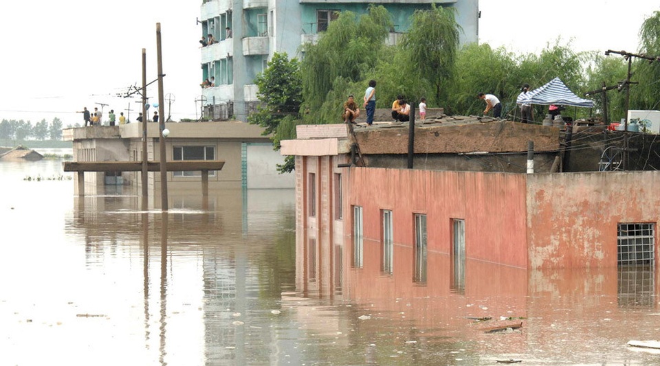 Triều Tiên hứng lũ lụt lịch sử, ít nhất 133 người chết - 1 Lũ lụt ở Triều Tiên (Ảnh: KCNA)
