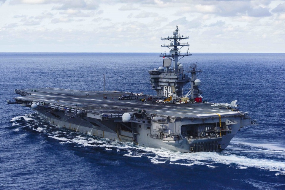 Nữ thủy thủ Mỹ “vượt cạn” trên tàu sân bay giữa vịnh Ba Tư - 1 Tàu sân bay USS Dwight D. Eisenhower của Mỹ (Ảnh: Naval Today)