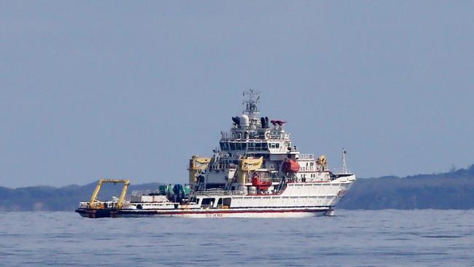 Australia nghi tàu cứu hộ Trung Quốc do thám quân sự - 1 Tàu Dong Hai Jiu 101 tham gia tìm kiếm MH370 (Ảnh: The Australian)