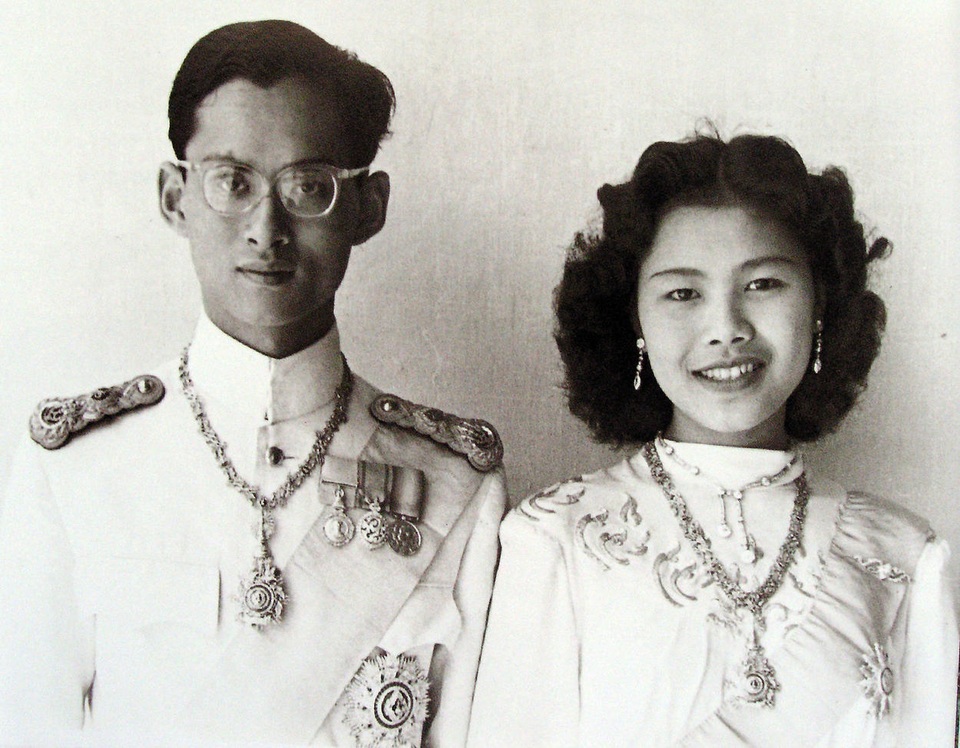 Những câu chuyện đi vào huyền thoại của Quốc vương Thái Lan - 1 Quốc vương Bhumibol Adulyadej và Hoàng hậu Sirikit thời trẻ (Ảnh: AFP)