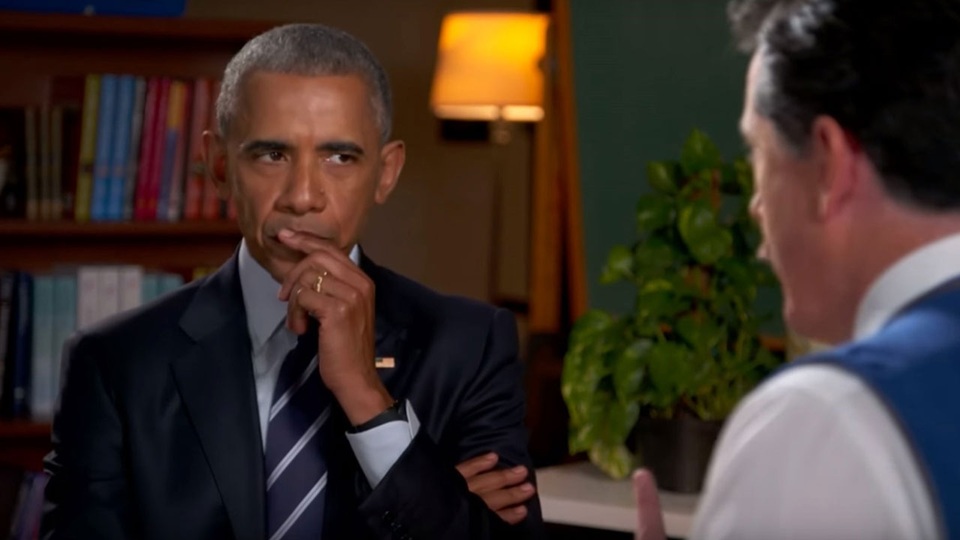 Tổng thống Obama “tập” phỏng vấn tìm việc sau khi rời Nhà Trắng - 2 Tổng thống Mỹ chăm chú nghe câu hỏi từ phía nhà tuyển dụng (Ảnh: WENN)