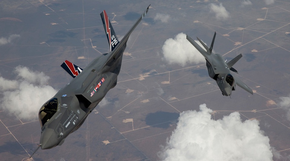 Mỹ sẽ điều 16 chiến đấu cơ F-35 tới Nhật Bản - 1 Máy bay chiến đấu F-35 của Không quân Mỹ (Ảnh: RT)