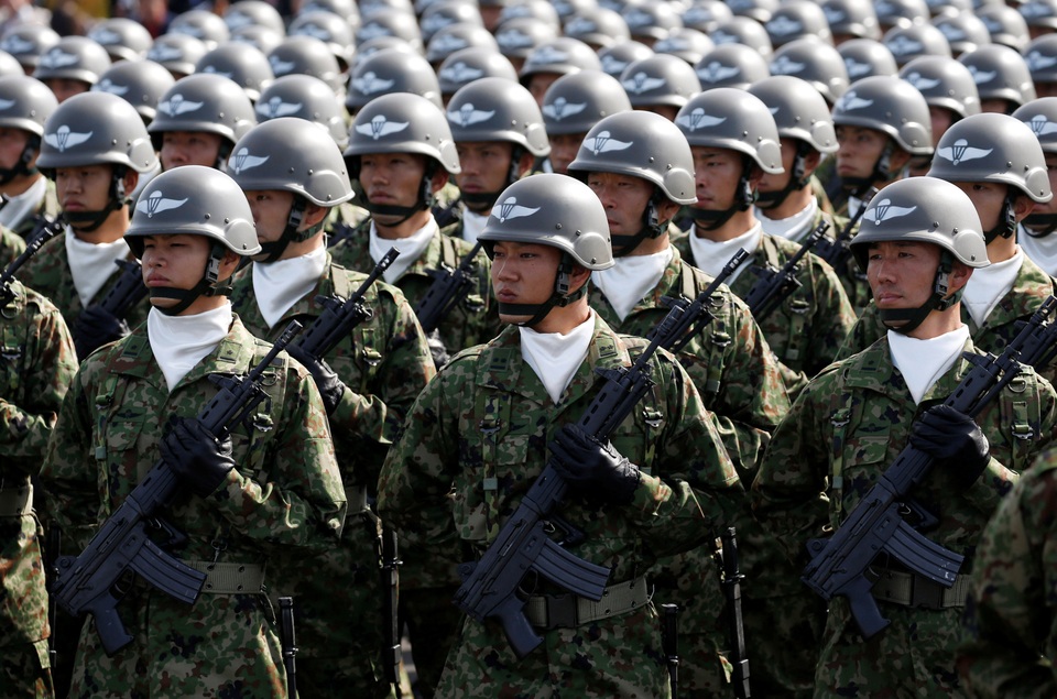 Lực lượng không vận tham gia lễ duyệt binh thường niên ở căn cứ Asaka.