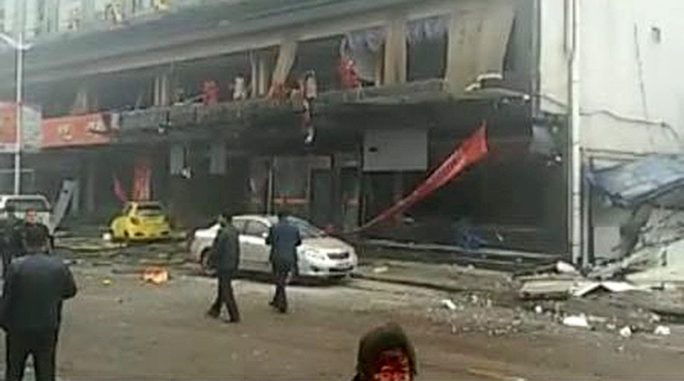 Nổ lớn gây sập nhà ở Trung Quốc, 14 người chết - 6 Khung cảnh hoang tàn sau vụ nổ lớn vào chiều qua (Ảnh: Weibo)