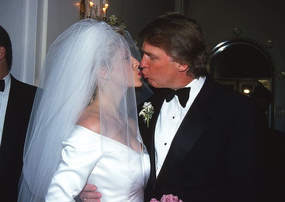 Đường tới Nhà Trắng của tỷ phú Donald Trump - 12 Năm 1993, ông Trump kết hôn với người vợ thứ 2, Marla Maples. Cuộc hôn nhân này kéo dài 6 năm sau khi cả hai đã có với nhau một cô con gái là Tiffany. (Ảnh: Rex)